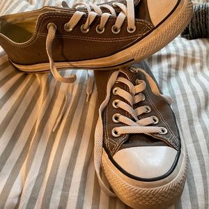 Gray women’s size 8 converse sneakers